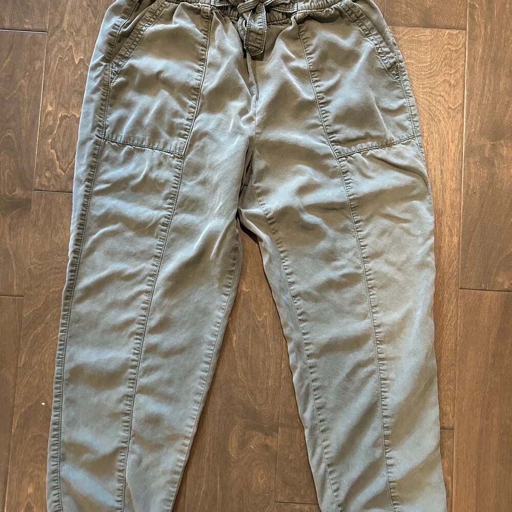 Aerie Women's Olive Green Utility Jogger Pants- Size M‎